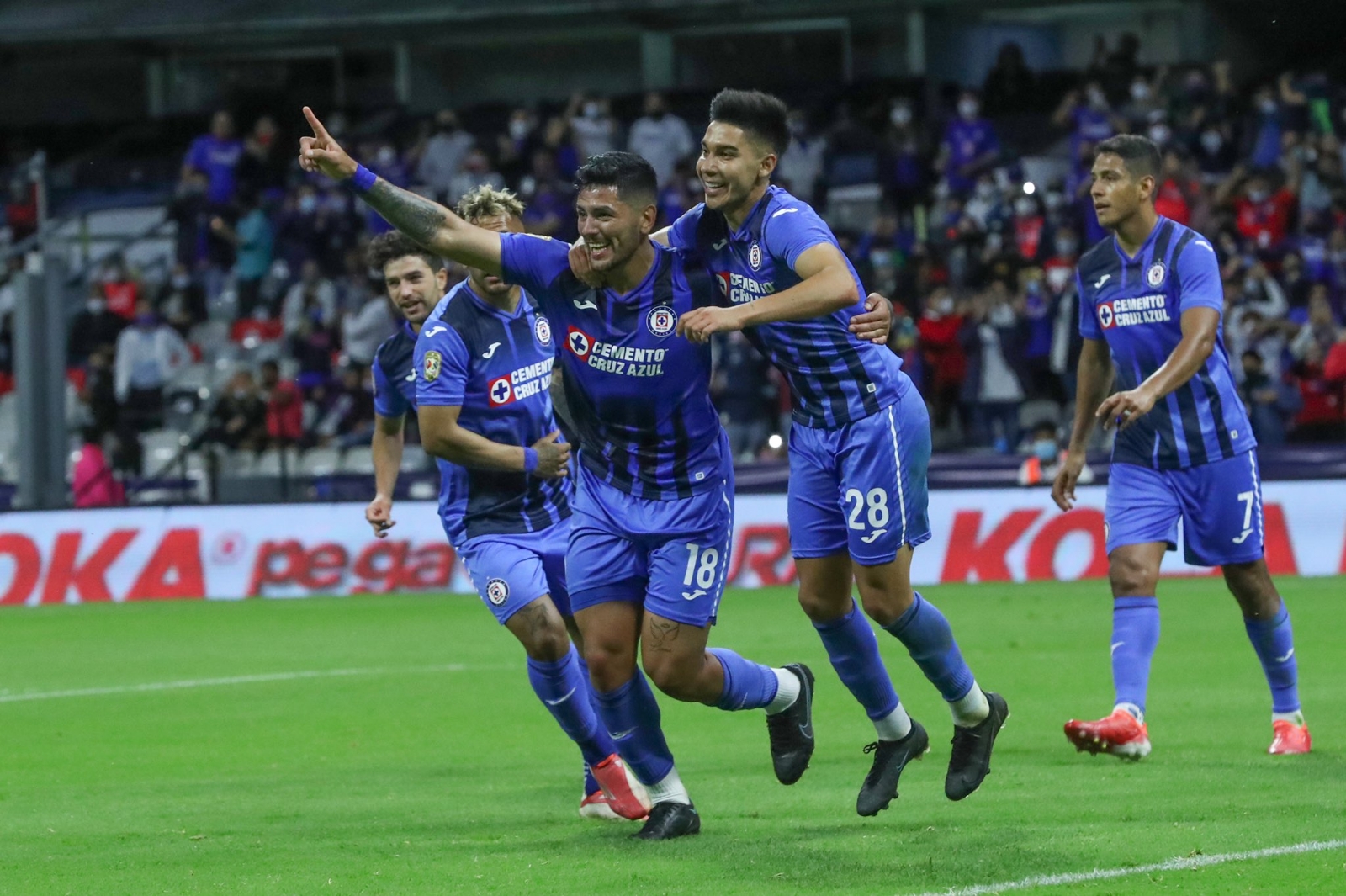 Cruz Azul busca otro central