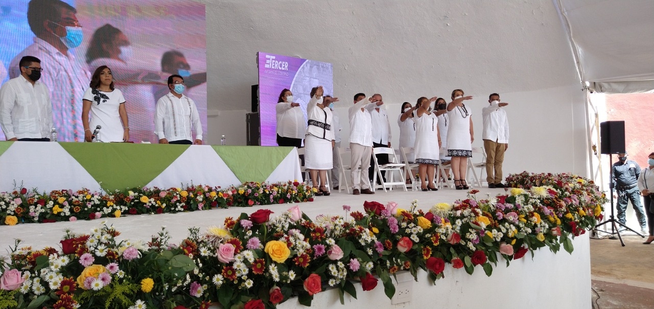 Durante su tercer informe, la alcaldesa saliente recopiló los logros que se realizaron durante su administración