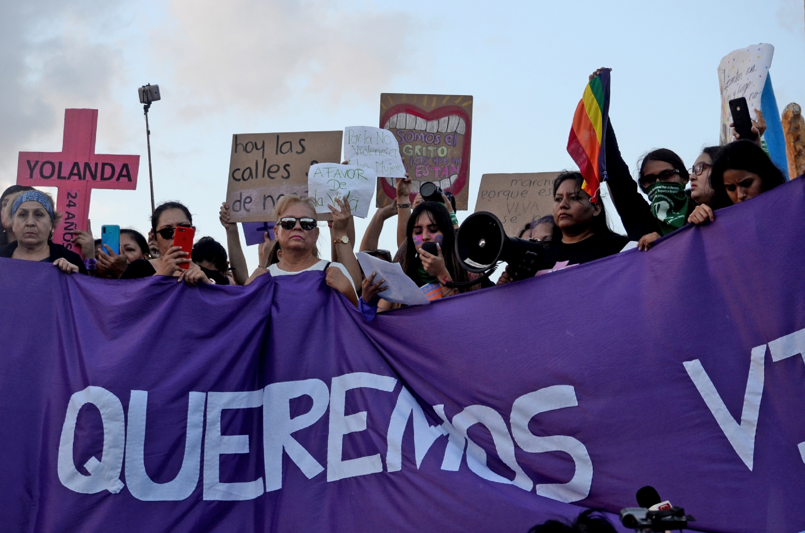 Las feministras recriminan a la FGE Quintana Roo la revictimización de los familiares de mujeres asesinadas en el estado Las feministras recriminan a la FGE Quintana Roo la revictimización de los familiares de mujeres asesinadas en el estado