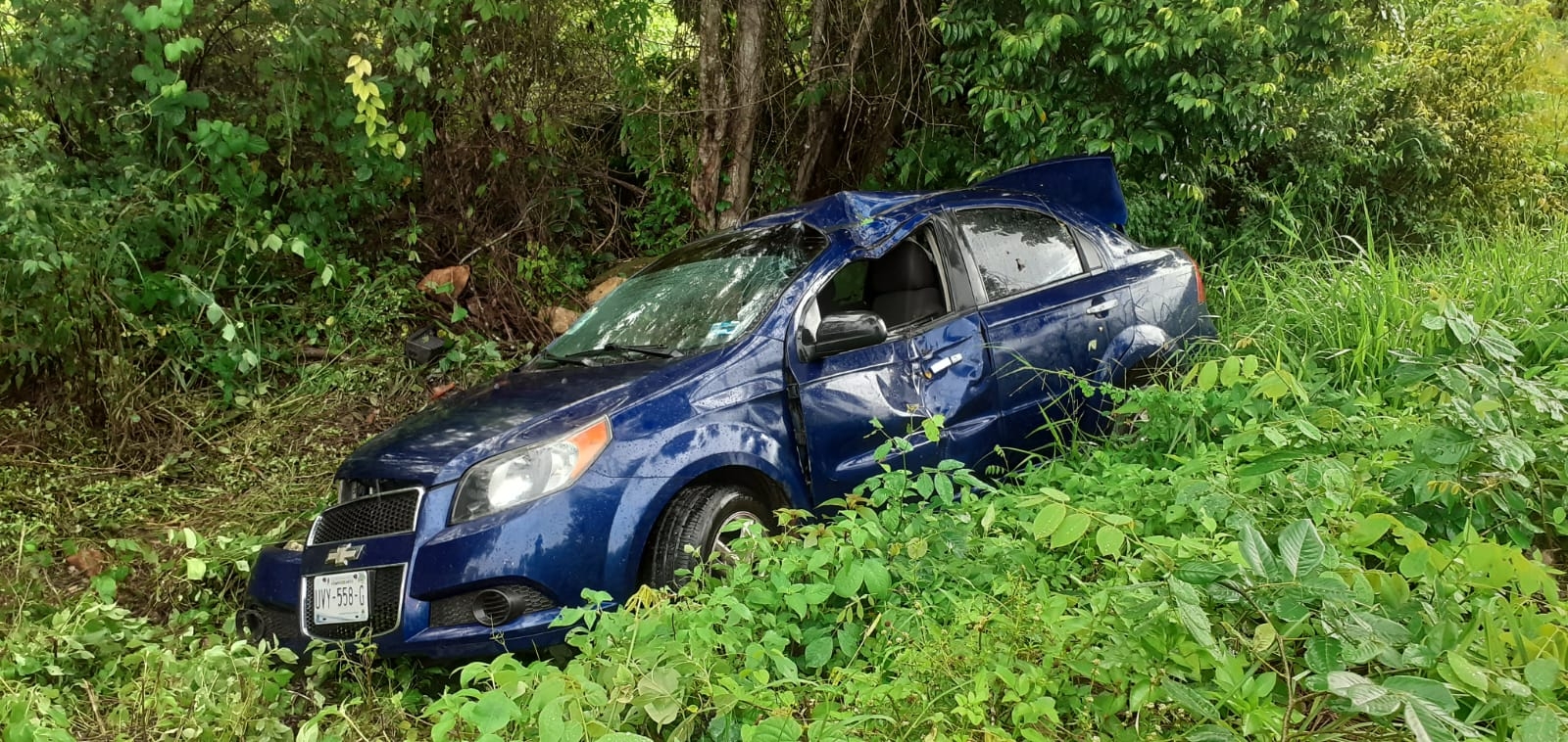 Lluvia genera dos accidentes vehiculares en carretera de José María Morelos