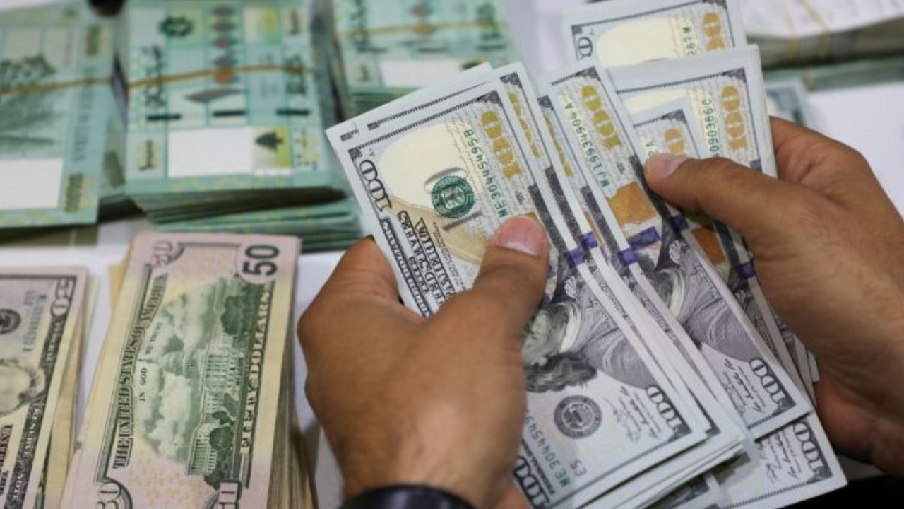 El tipo de cambio promedio del dólar en México es de 20.42 pesos. A la compra se ubica en 20.17 pesos y a la venta en 20.66.