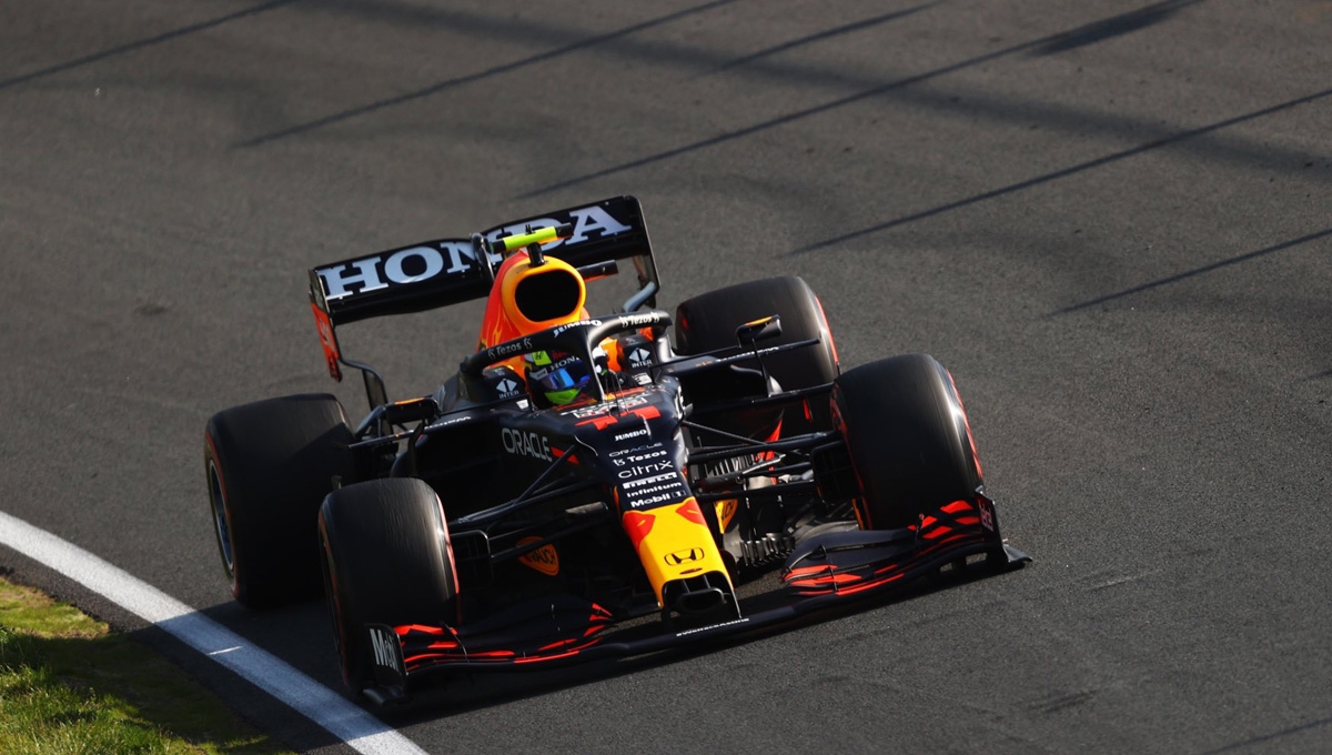 El piloto Max Verstappen de Red Bull Racing ganó el Gran Premio de Países Bajos, mientras que Checo Pérez finalizó la carrera en la octava posición El piloto Max Verstappen de Red Bull Racing ganó el Gran Premio de Países Bajos, mientras que Checo Pérez finalizó la carrera en la octava posición