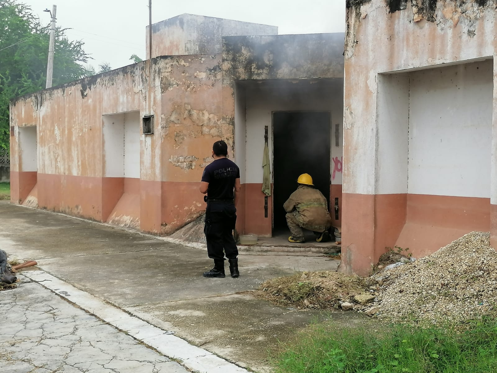 Vecinos del predio siniestrado se percataron del fuego y dieron aviso a las autoridades policiales Vecinos del predio siniestrado se percataron del fuego y dieron aviso a las autoridades policiales