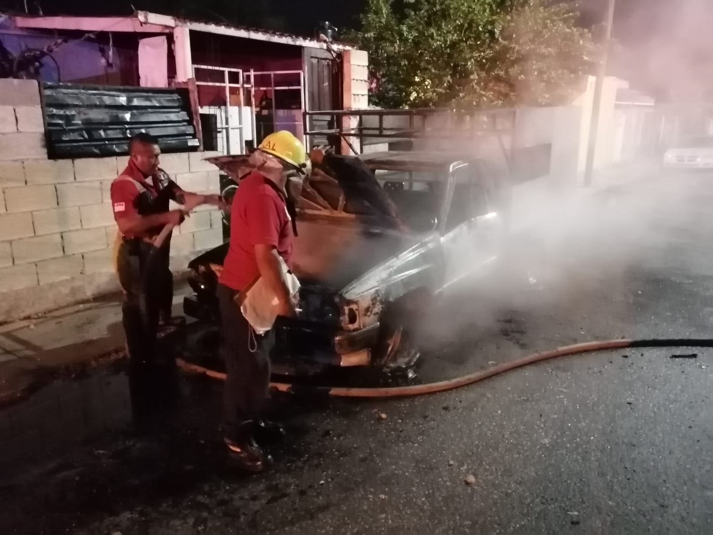 Vecinos queman camioneta e intentan linchar a un ladrón en Campeche