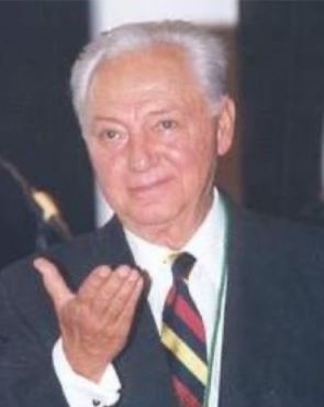Enrique González fue director del Fondo de Cultura Económica y embajador de México en España Enrique González fue director del Fondo de Cultura Económica y embajador de México en España