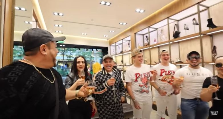 Uno de los integrantes de la familia se compró un reloj de más de 300 mil pesos Uno de los integrantes de la familia se compró un reloj de más de 300 mil pesos