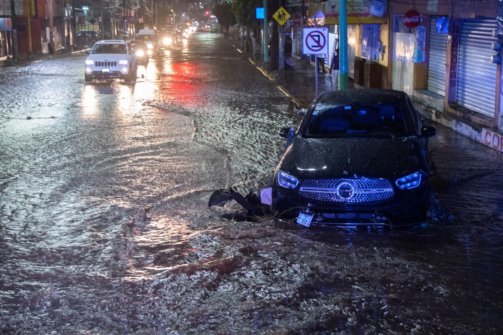 Calles y avenidas de Ecatepec y Coacalco quedaron bajo el agua, luego de las intensas lluvias que causaron inundaciones Calles y avenidas de Ecatepec y Coacalco quedaron bajo el agua, luego de las intensas lluvias que causaron inundaciones