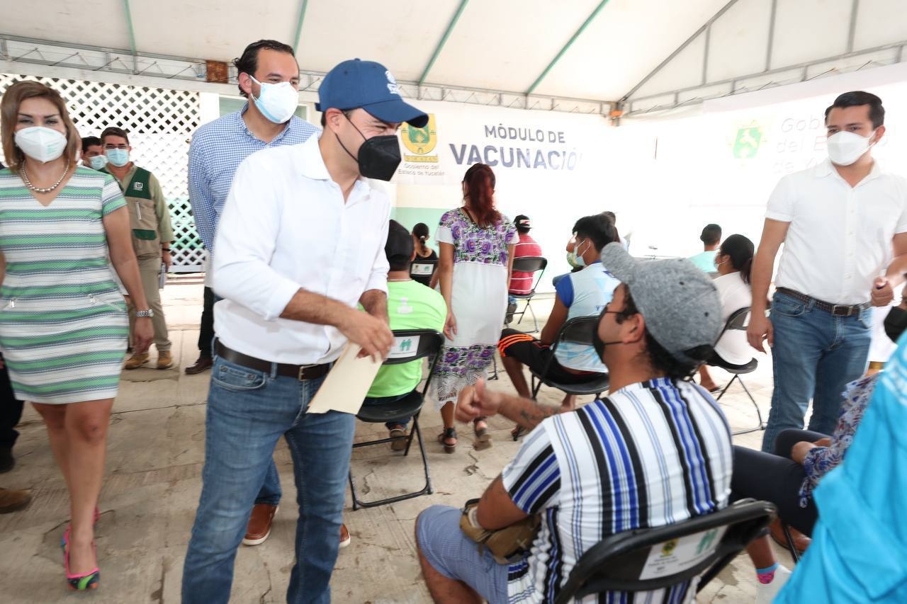 Mauricuio Vila supervisó el arranque de la apicación de la primera dosis a personas de 18 a 229 años y adultos de 40 a 69 años Mauricuio Vila supervisó el arranque de la apicación de la primera dosis a personas de 18 a 229 años y adultos de 40 a 69 años