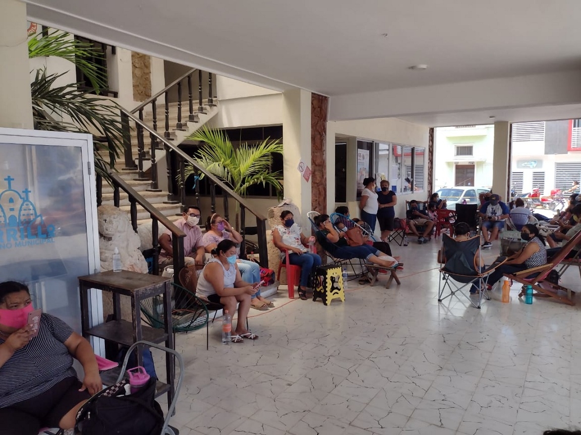Trabajadores de la comuna de Carrillo Puerto amenazaron con llegar hasta sus últimas consecuencias si no reciben el pago que demandan Trabajadores de la comuna de Carrillo Puerto amenazaron con llegar hasta sus últimas consecuencias si no reciben el pago que demandan