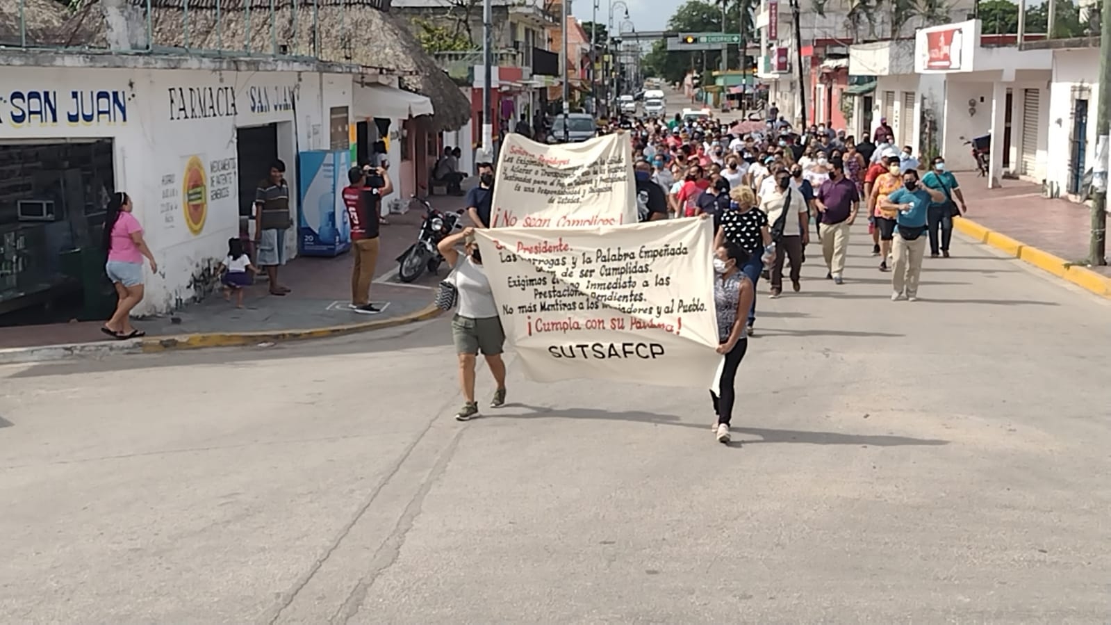 La marcha dio inicio en frente de las instalaciones del Sindicato de trabajadores al servicio ayuntamiento