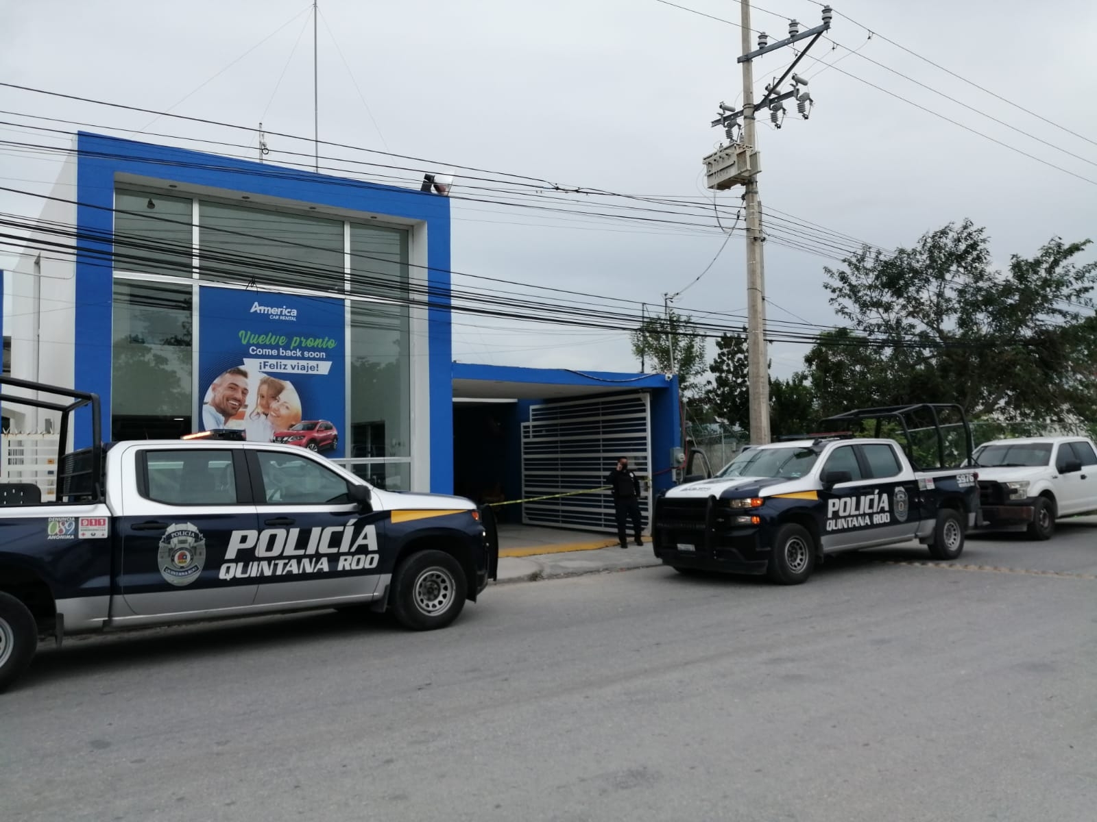 Paramédicos de una ambulancia privada fueron los primeros en acudir al reporte sobre una persona herida por arma de fuego