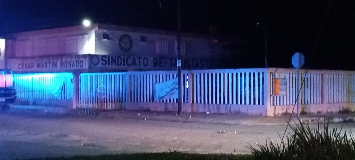 Las autoridades sólo reportan daños a algunos autos y a la fachada