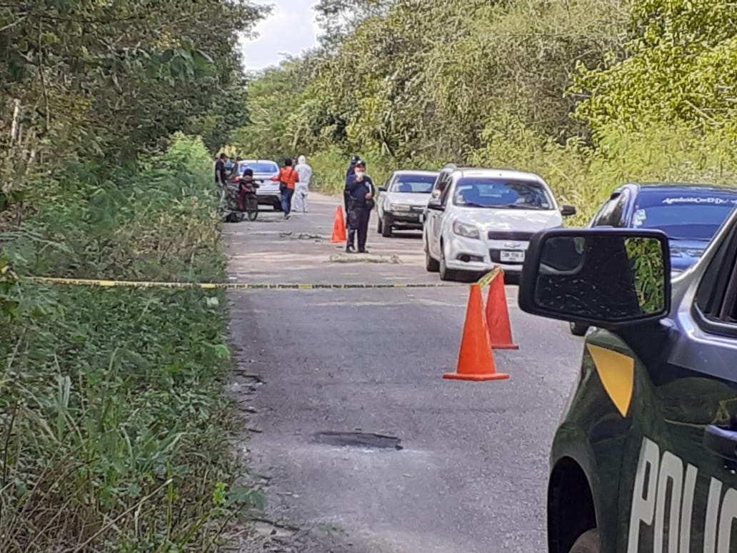 El cadáver del motociclista fue trasladado hacia las instalaciones del Semefo en Felipe Carrillo Puerto