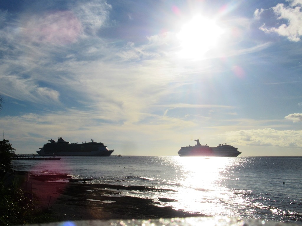 Pese a tener 36 casos de la variante ómicron en Quintana Roo, el turismo de crucero se mantiene en Cozumel Pese a tener 36 casos de la variante ómicron en Quintana Roo, el turismo de crucero se mantiene en Cozumel