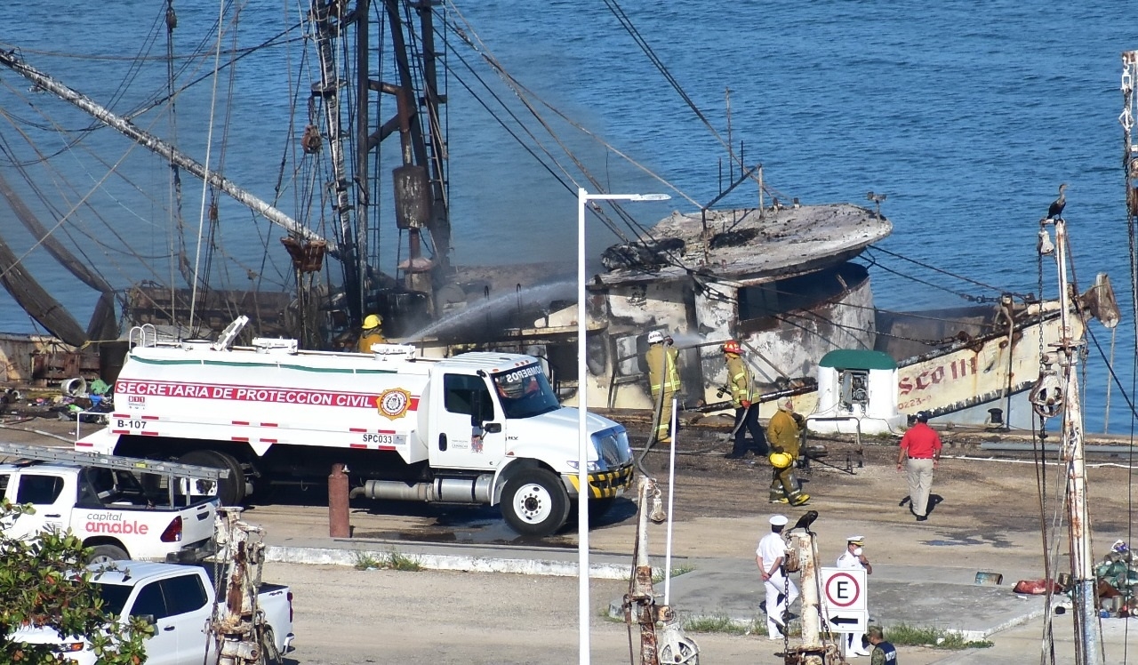 Trabajadores hacían labres de soldadura dentro de la nave cuando una chispa alcanzó combustible