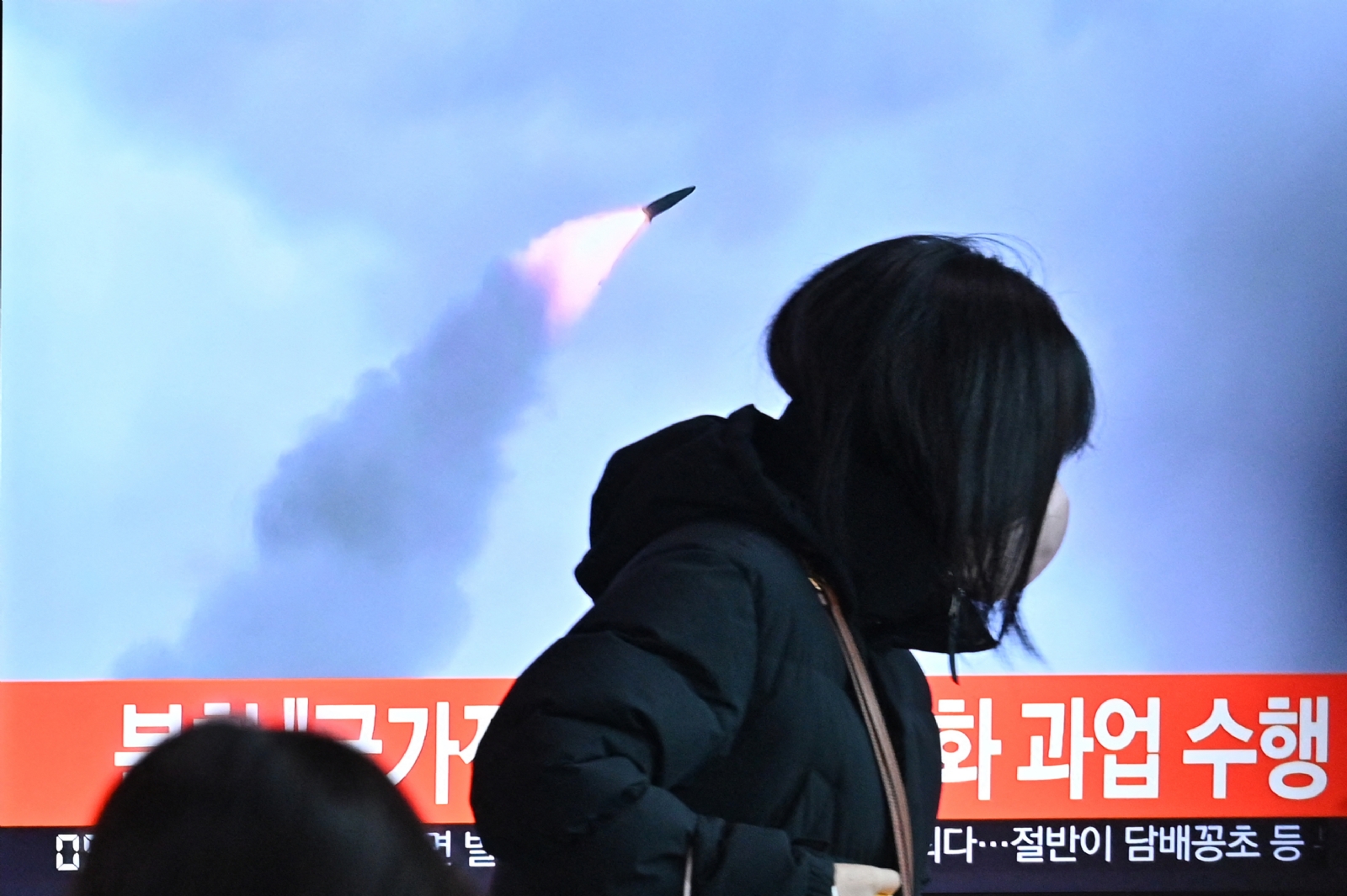 Estados Unidos también condenó el lanzamiento, que un portavoz del Departamento de Estado calificó de "amenaza para los vecinos de Corea del Norte