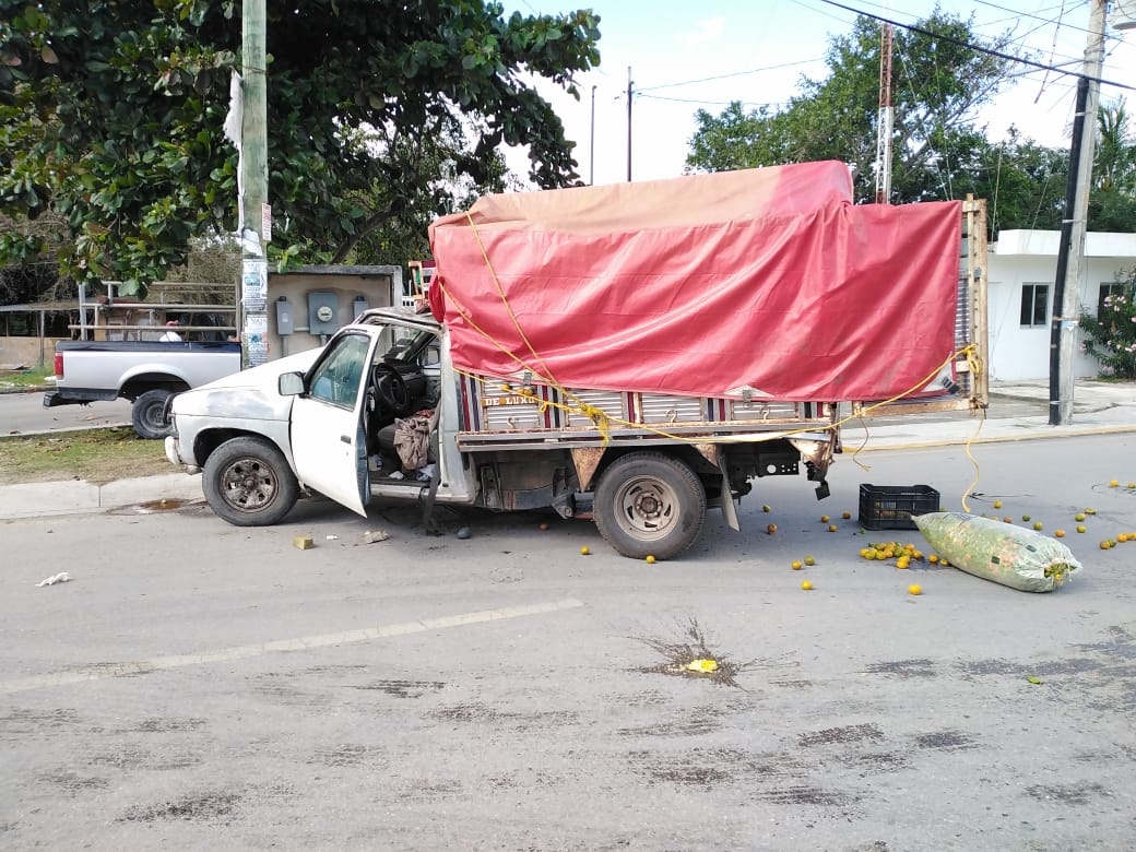 La camioneta quedó con daños en su parte frontal, mientas se desconoce si el ladrón resultó lesionado en Playa del Carmen La camioneta quedó con daños en su parte frontal, mientas se desconoce si el ladrón resultó lesionado en Playa del Carmen