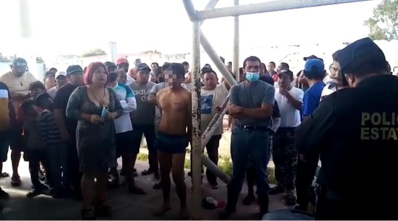 En la cancha de la localidad, la multitud iba a “ajusticiar” a los capturados En la cancha de la localidad, la multitud iba a “ajusticiar” a los capturados