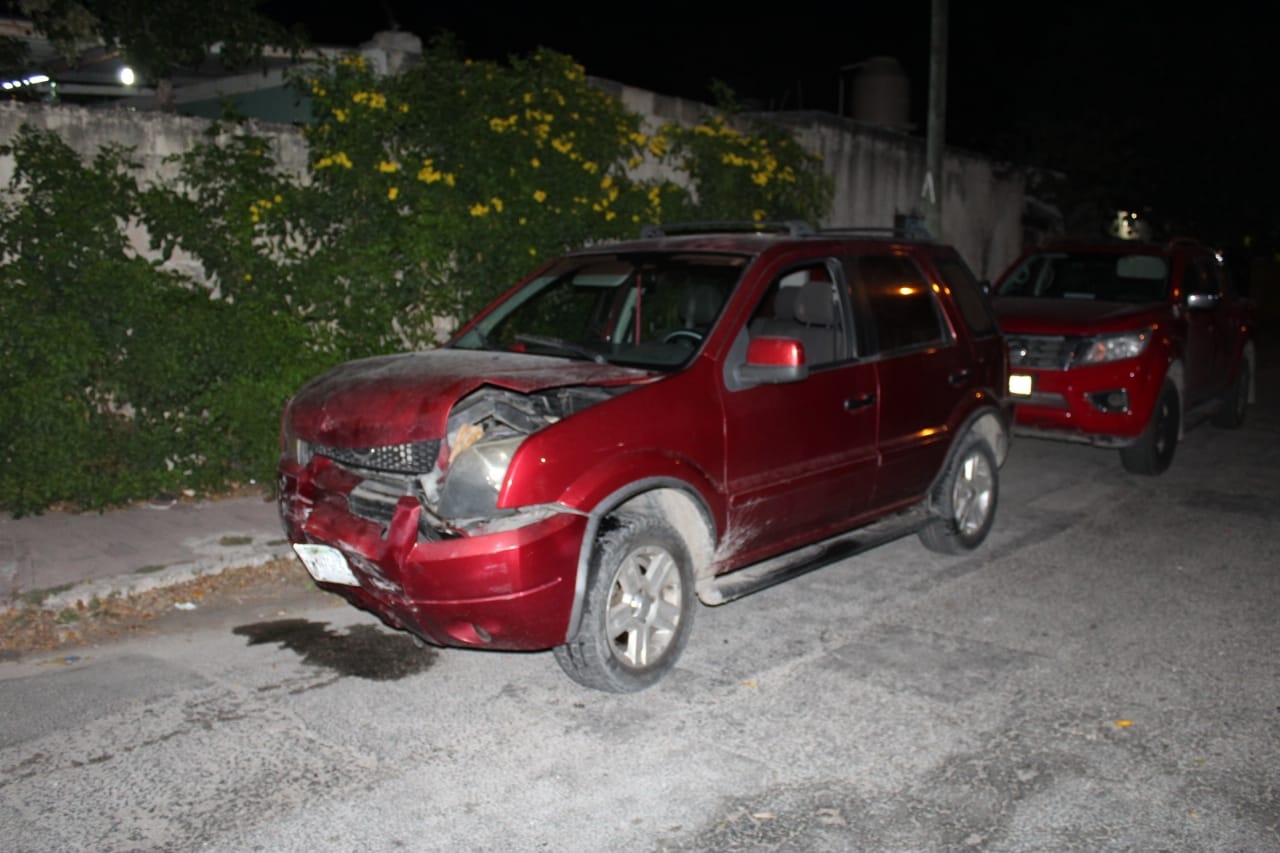 La camioneta fue impactada duramente La camioneta fue impactada duramente