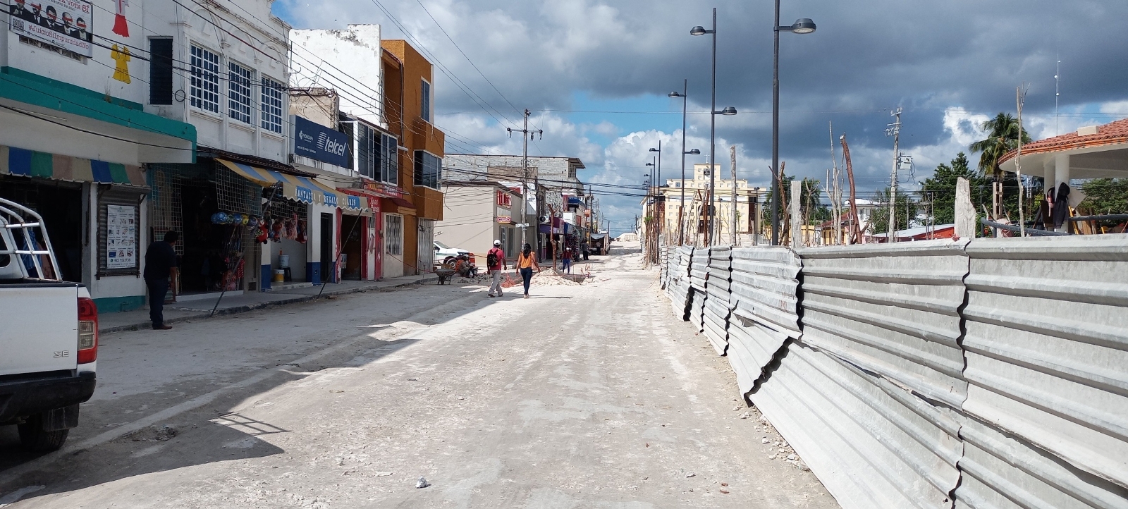 Comerciantes explican que debido a los trabajos sus ventas han disminuido; sin embargo, nadie los ayuda con algún estimulo Comerciantes explican que debido a los trabajos sus ventas han disminuido; sin embargo, nadie los ayuda con algún estimulo