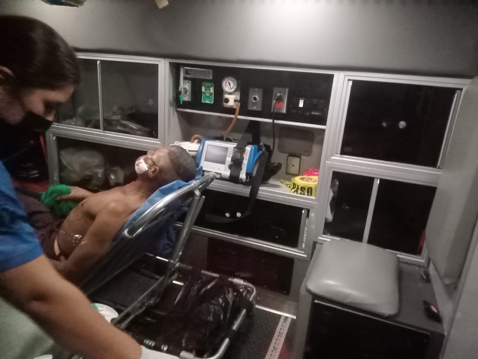 A través del número de emergencias 911, reportaron que había una persona herida sobre la avenida principal