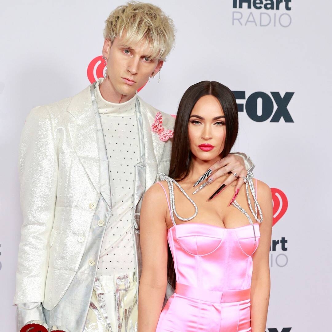 La actriz Megan Fox señalo en su publicación que ella y el músico de 31 años "bebieron la sangre del otro" después de que ella aceptó su propuesta