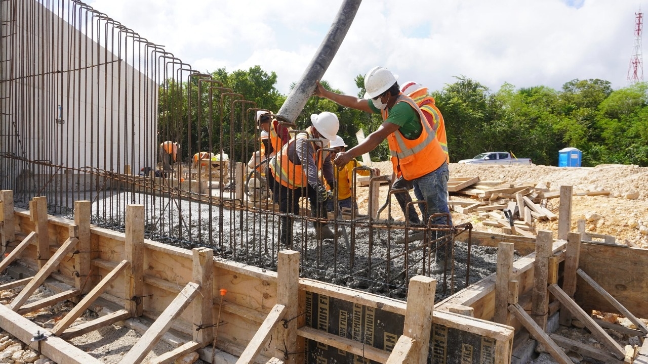 Especialistas reducen pronóstico de crecimiento del PIB de México para 2025 a 0.8%