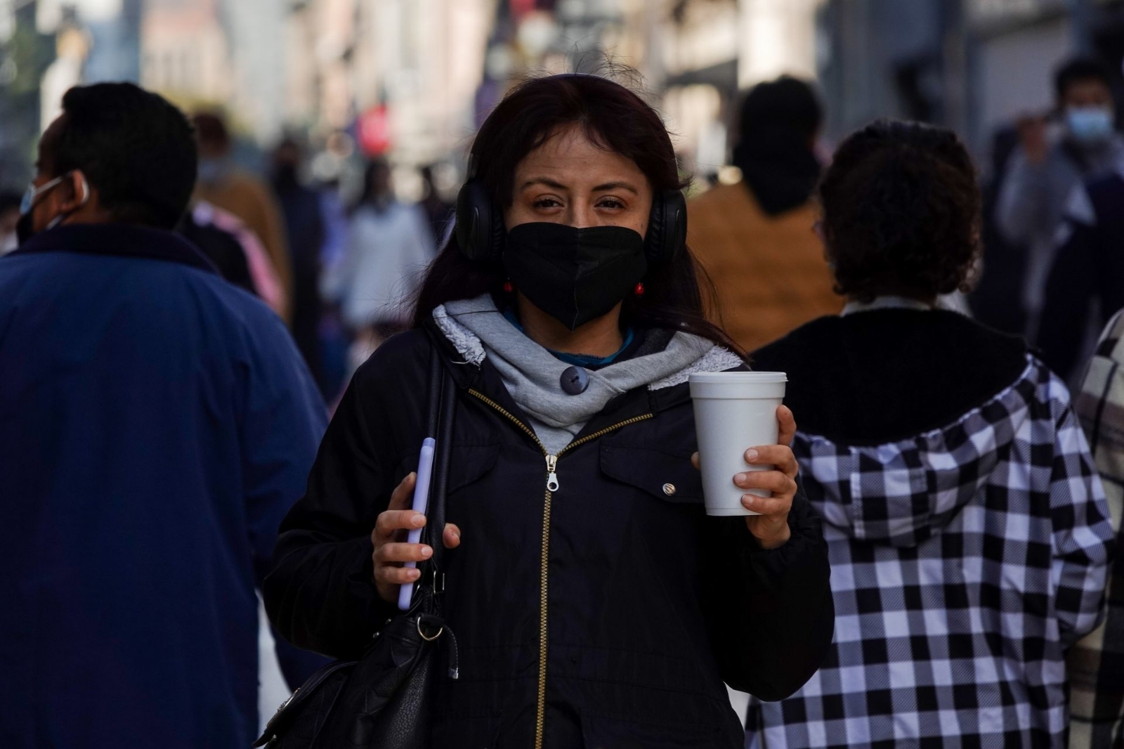 Un derechohabiente del #IMSS trató de ir lo más protegido a sacar una cita al Hospital General de La Raza. Un derechohabiente del #IMSS trató de ir lo más protegido a sacar una cita al Hospital General de La Raza.