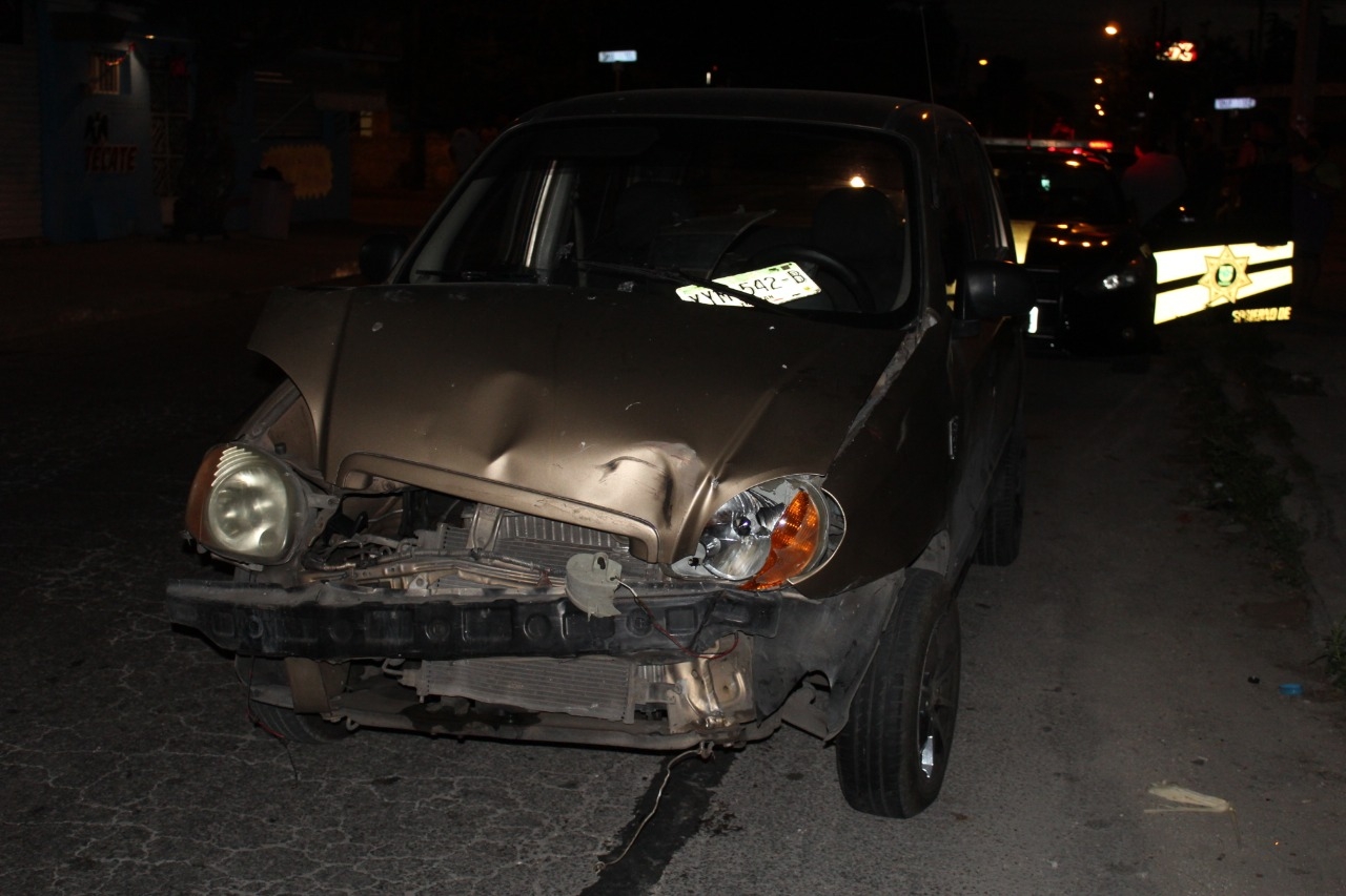 Así terminó el auto de la mujer que tuvo que ser atendida