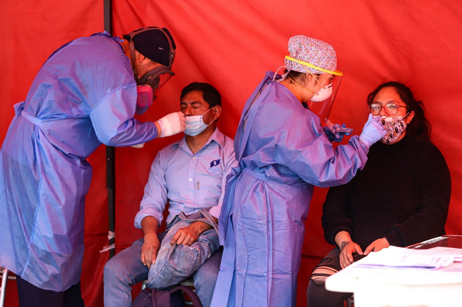 Se recomienda aislarse durante 5 días tras presentar síntomas, aunque si estos persisten, se debe acudir a atención médica