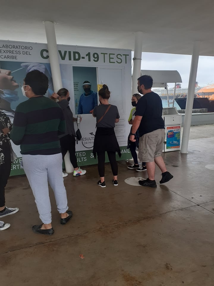 Fue el 60 por ciento de un total de 2 mil pruebas rápidas aplicadas en visitantes internacionales en Cozumel, las que han salido con resultado positivo Fue el 60 por ciento de un total de 2 mil pruebas rápidas aplicadas en visitantes internacionales en Cozumel, las que han salido con resultado positivo