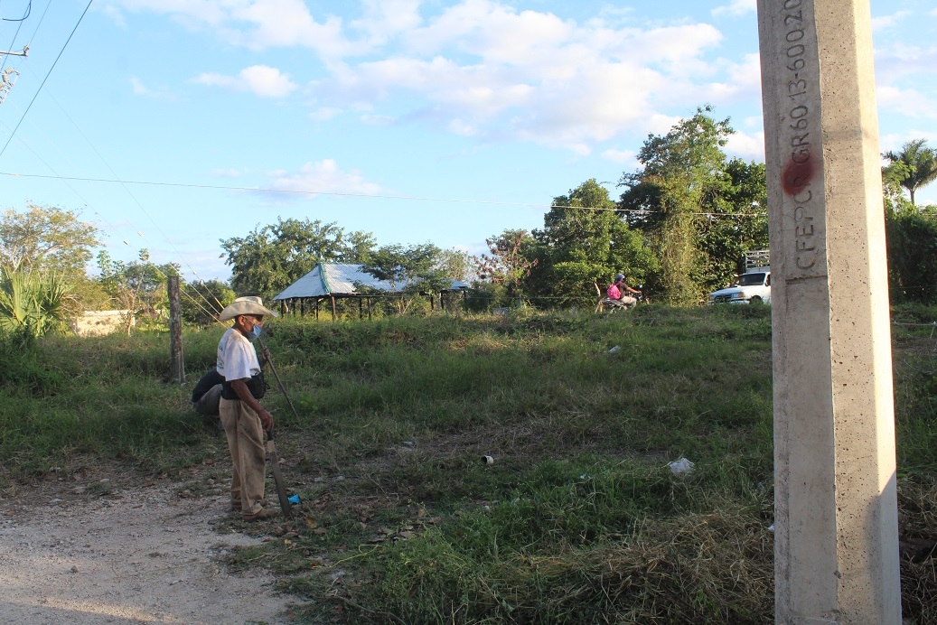 Los vecinos afirman que esta acción perjudica su libre tránsito y que estas “invasiones” son comunes en este sector de la villa
