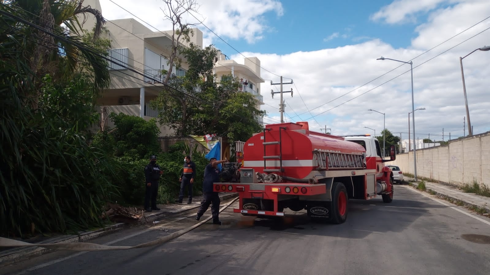 Fue un corto circuito en la palapa que hay en lugar lo que provocó la conflagración Fue un corto circuito en la palapa que hay en lugar lo que provocó la conflagración