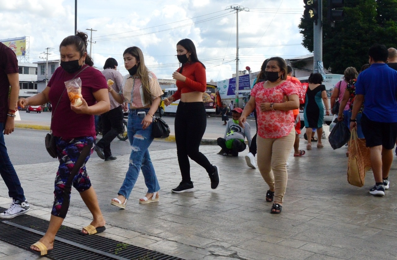 La CDMX y Nuevo León implementaron el uso del cubrebocas sólo en espacios cerrados