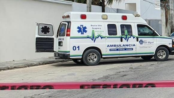 Paramédicos acudieron al club de playa en Cozumel para auxiliar al hombre, pero sólo certificaron su muerte Paramédicos acudieron al club de playa en Cozumel para auxiliar al hombre, pero sólo certificaron su muerte