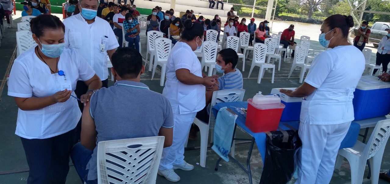 Los jóvenes fueron vacunados este día Los jóvenes fueron vacunados este día