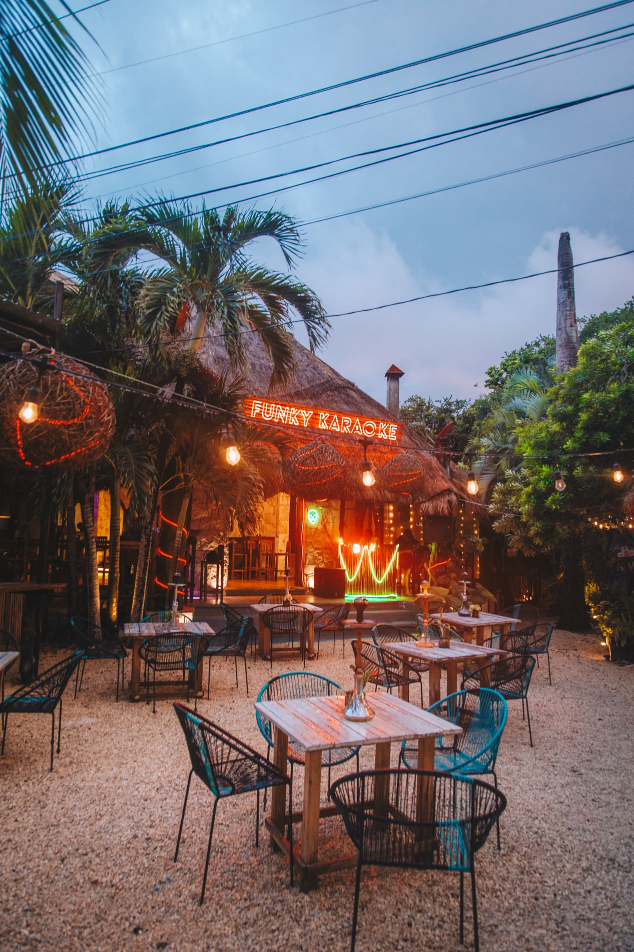 Fuego consume parte del Pool Bar 'Funky Burrito' en el Centro de Tulum