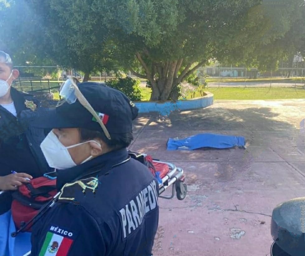 El hombre falleció en medio del parque El hombre falleció en medio del parque