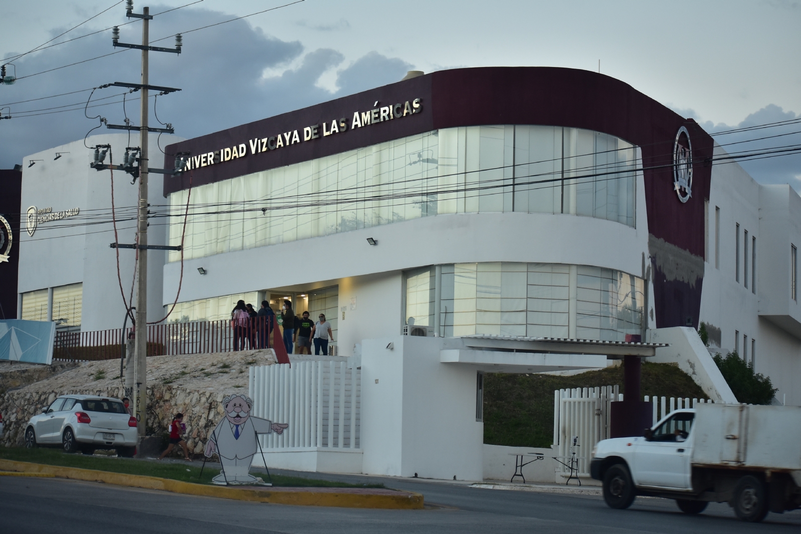 La propia institución emitió a los correos personales de los alumnos el documento “carta compromiso” donde asegura que los muchachos asistirán por decisión propia