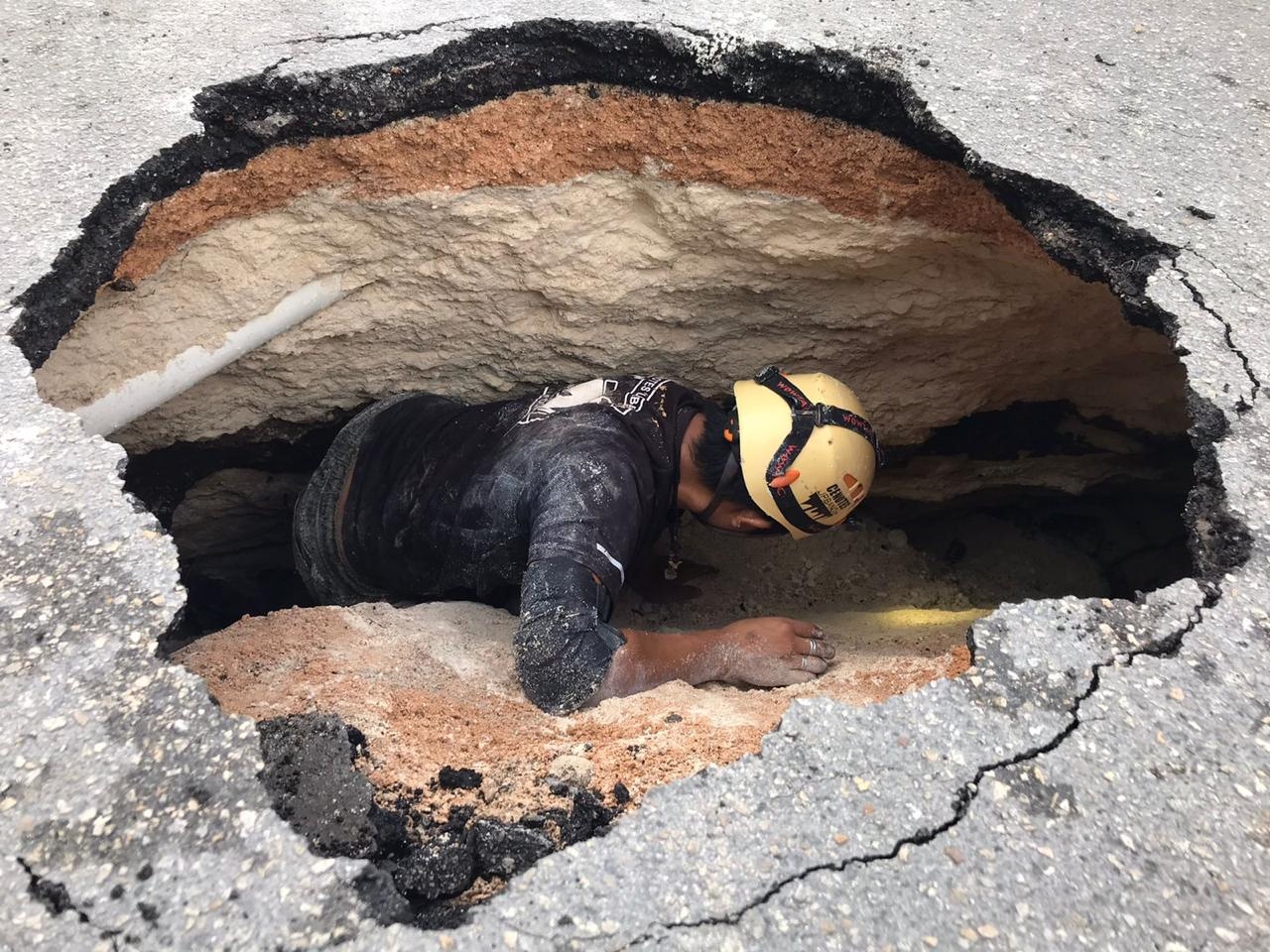 Recomendaron mantener vigilada el área para evitar accidentes y realizar estudios de mecánica de suelos en la zona