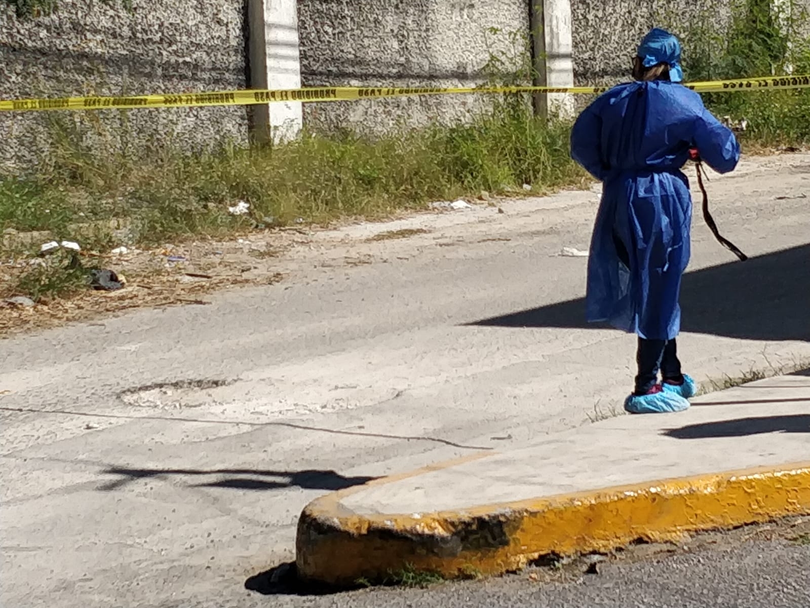 El autor aclara que la presencia de un grupo criminal en un territorio no siempre se manifiesta en violencia