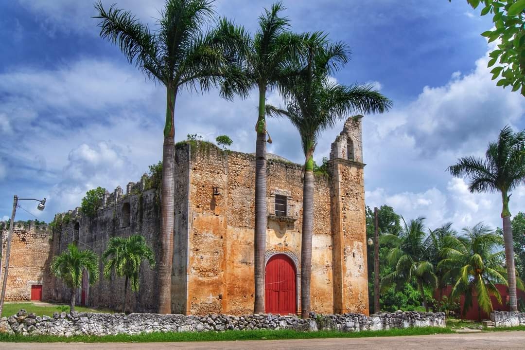 Actualmente, la iglesia de San Román sólo conserva
una de sus torres en mal estado, la cual ha sido dañada por
fenómenos naturales como los rayos
