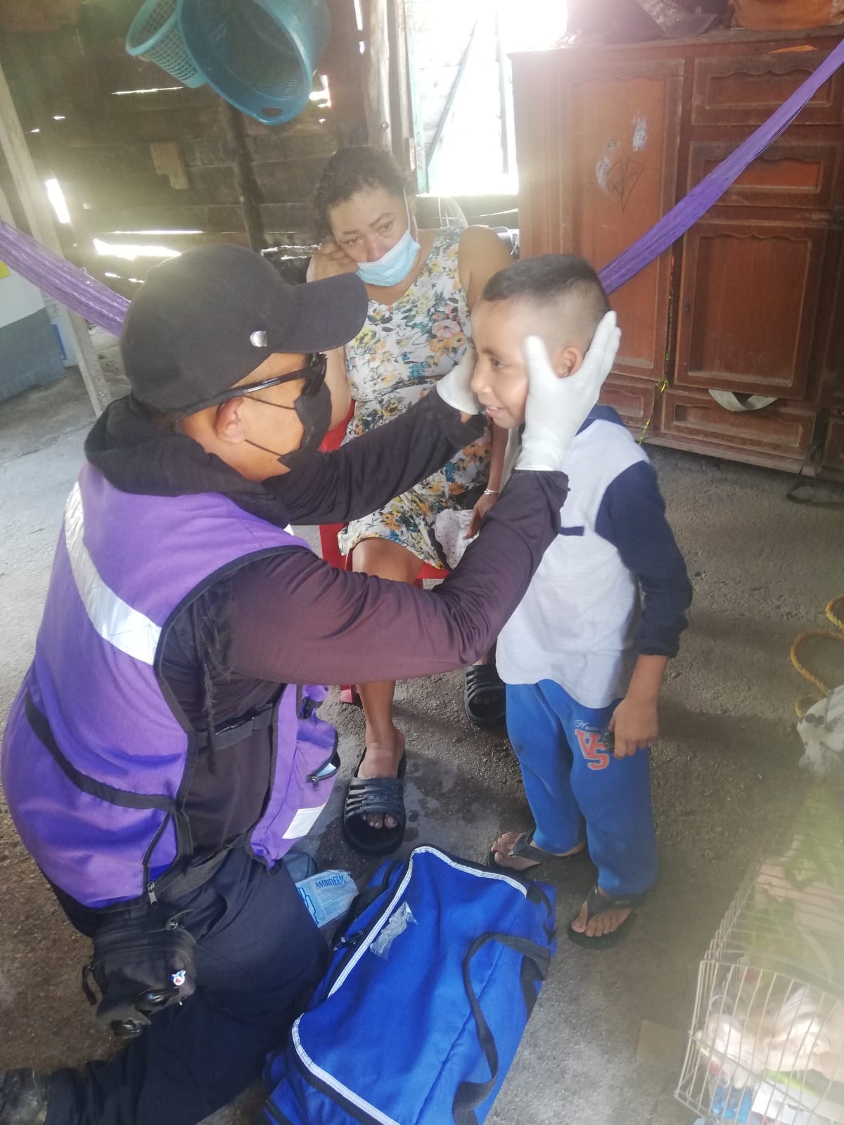 Mujer y un niño resultan lesionados tras derraparse en su motocicleta en Chetumal