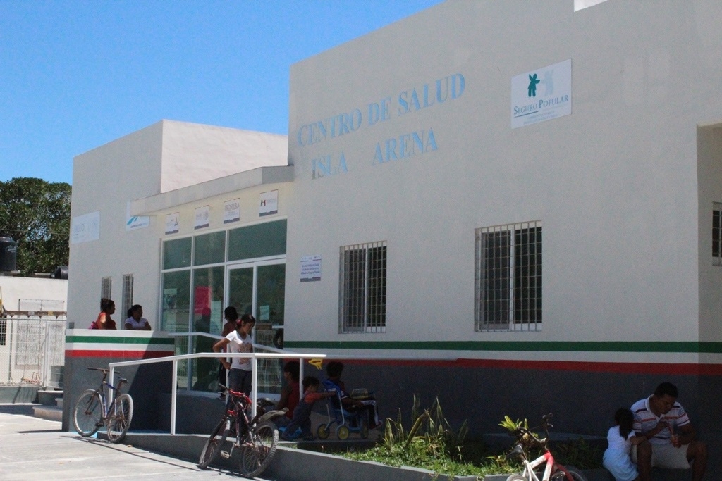 Además de las carencias del nosocomio, alrededor de este lugar prevalece la inseguridad y los robos, por lo que usuarios solicitan mayor vigilancia policiaca Además de las carencias del nosocomio, alrededor de este lugar prevalece la inseguridad y los robos, por lo que usuarios solicitan mayor vigilancia policiaca