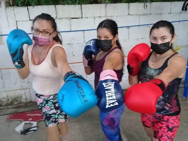 Los cursos básicos, especiales para niñas y adultas, comprenden los elementos básicos del deporte Los cursos básicos, especiales para niñas y adultas, comprenden los elementos básicos del deporte