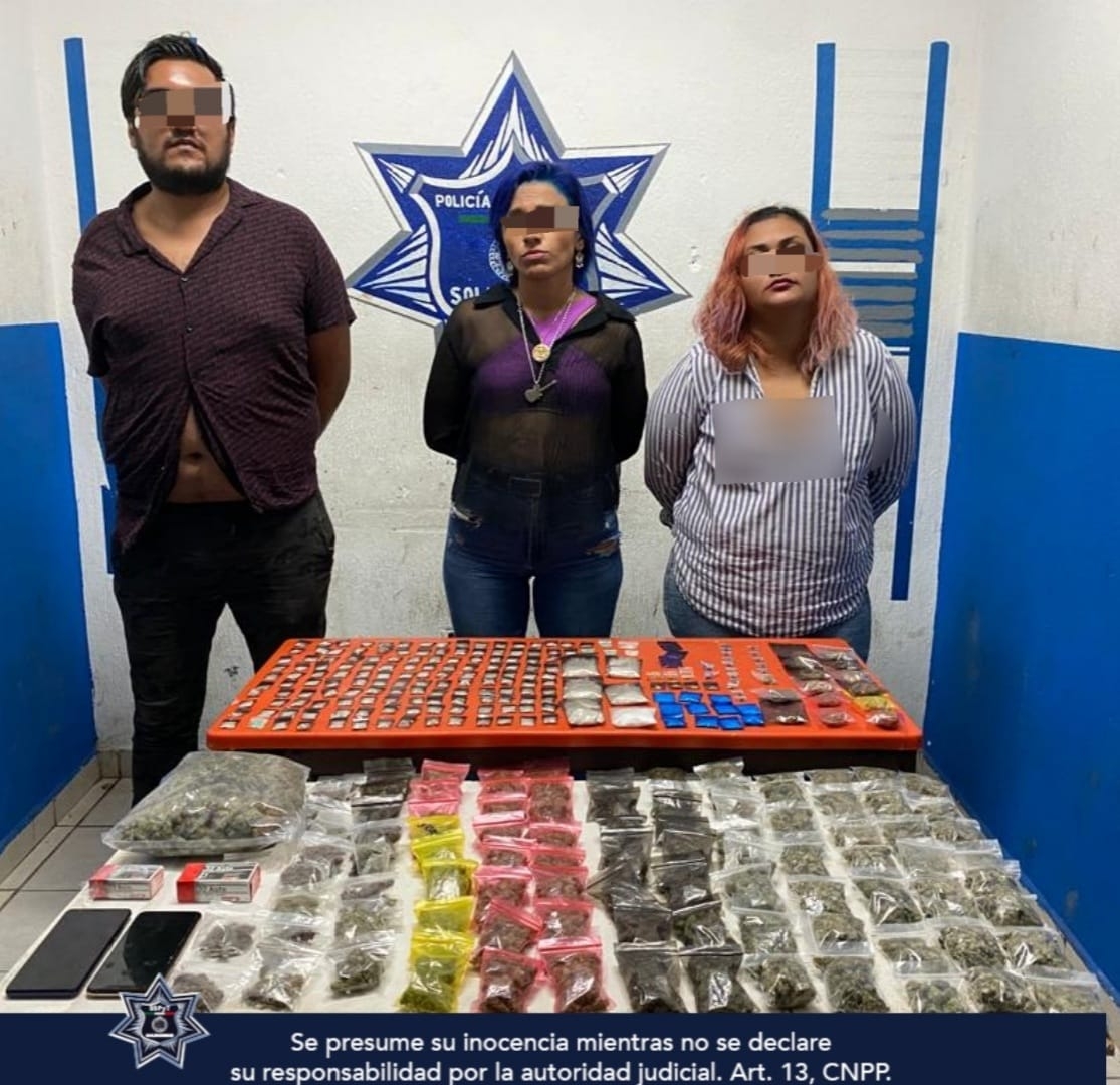 Al notar la presencia policial las tres personas intentaron darse a la fuga pero fueron interceptados por los oficiales Al notar la presencia policial las tres personas intentaron darse a la fuga pero fueron interceptados por los oficiales