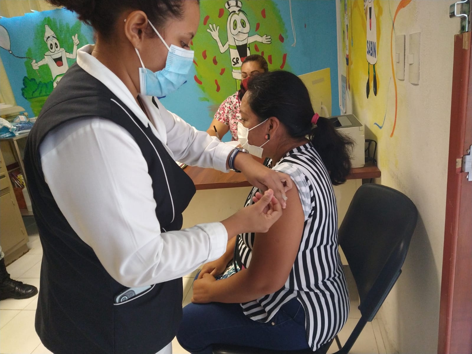 El personal educativo recibe la vacuna de la farmacéutica Moderna El personal educativo recibe la vacuna de la farmacéutica Moderna