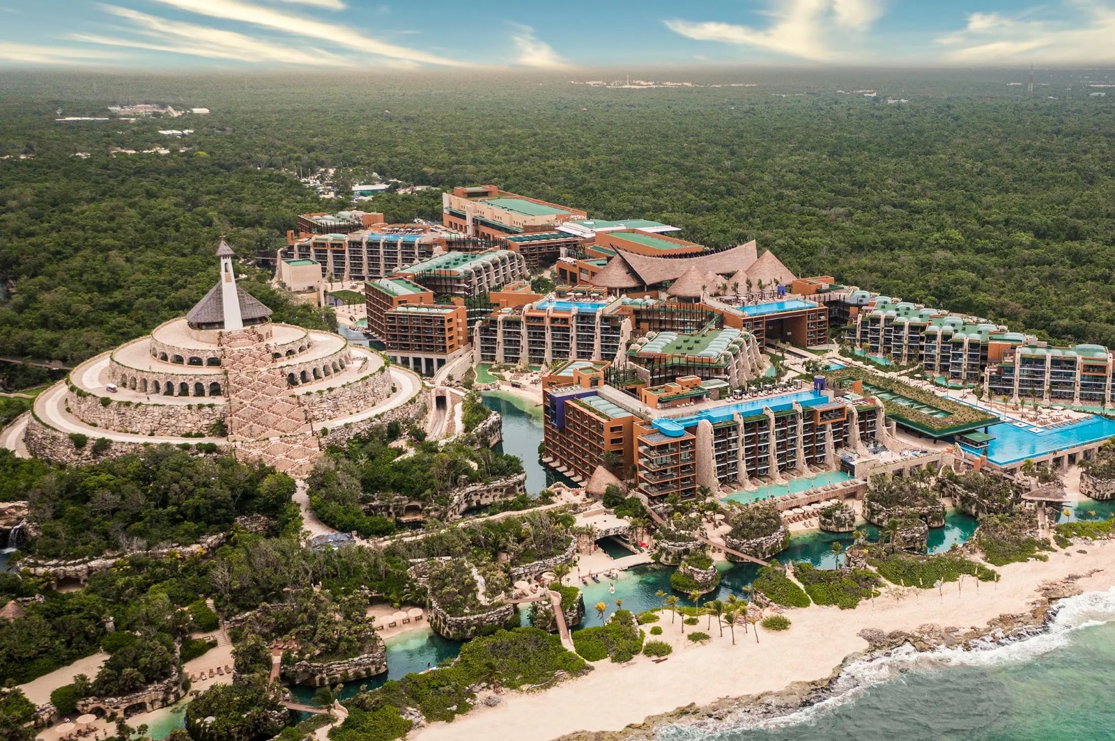 El hombre abandonó las instalaciones del hotel Xcaret Riviera Maya sin impedimento alguno tras disparar contra un par de personas