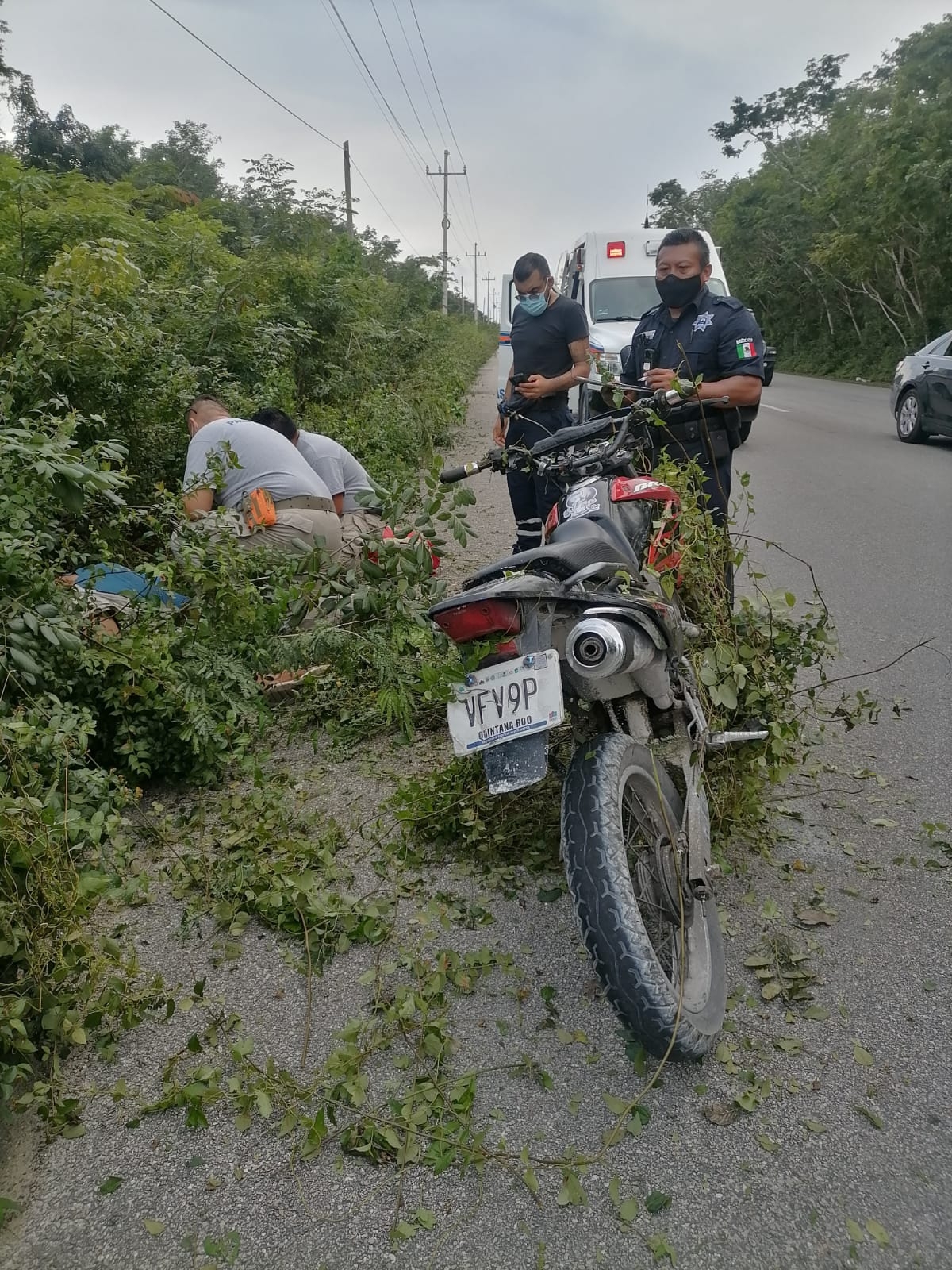 El guardavidas de Cozumel no ameritó hospitalización, por lo que su jefe los trasladó hacia su casa en un automóvil particular El guardavidas de Cozumel no ameritó hospitalización, por lo que su jefe los trasladó hacia su casa en un automóvil particular