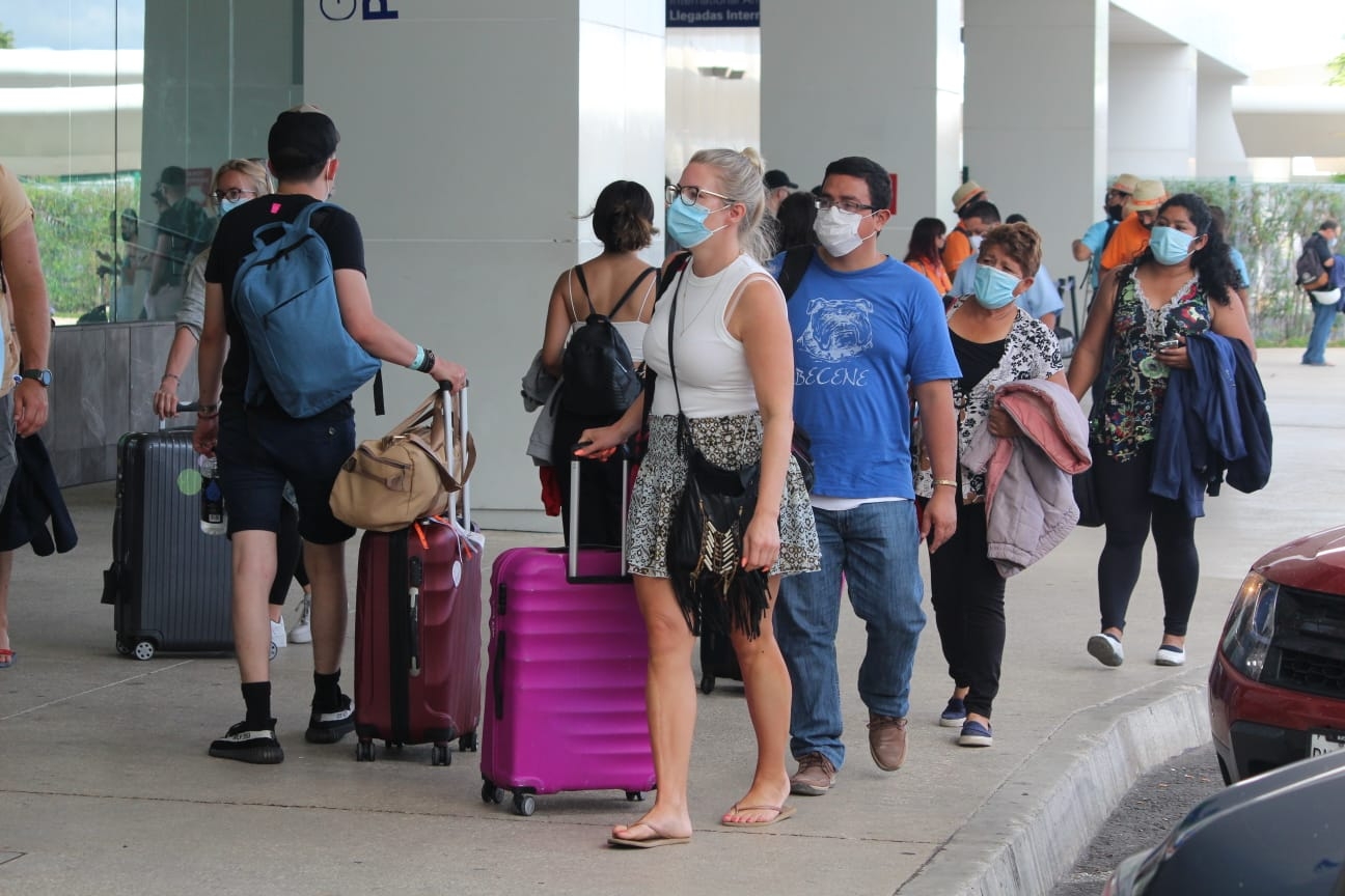 Sólo se informó sobre la cancelación de un vuelo en Cancún de Aeroméxico hacia la CDMX y otro de VivaAerobus con destino a Tijuana